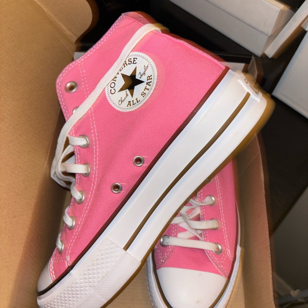 BRAND NEW! Converse Women's Pink Canvas High-Tops.